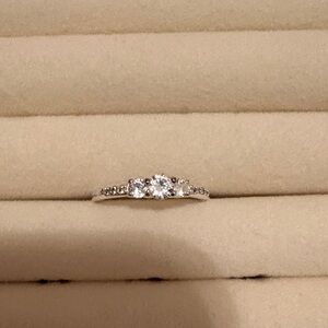 Sparkly Elegant 3 Stone Ring